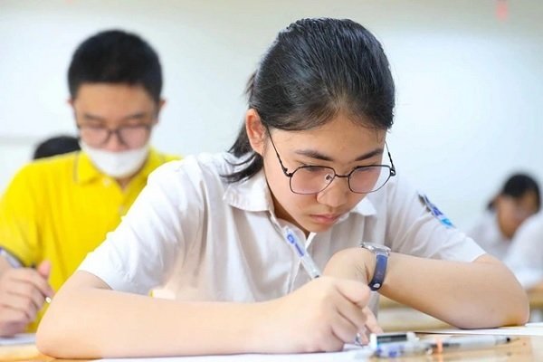bi-quyet-dat-diem-cao-mon-toan-thi-thpt-qg-2025-chien-thuat-lam-bai-tu-chuyen-gia-truyenfullcv-com-23-2